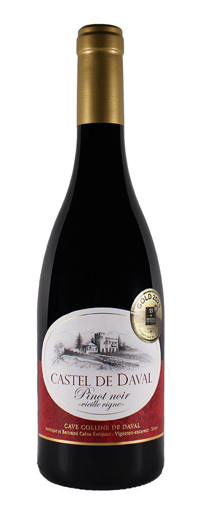 Bouteille de vin rouge de inot Noir vieille vigne de la cave Colline de Daval